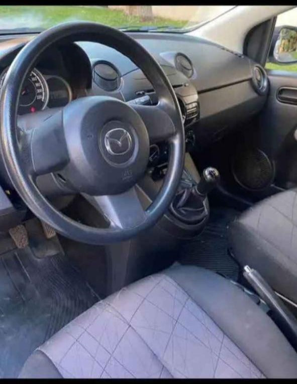 Mazda 2 2015