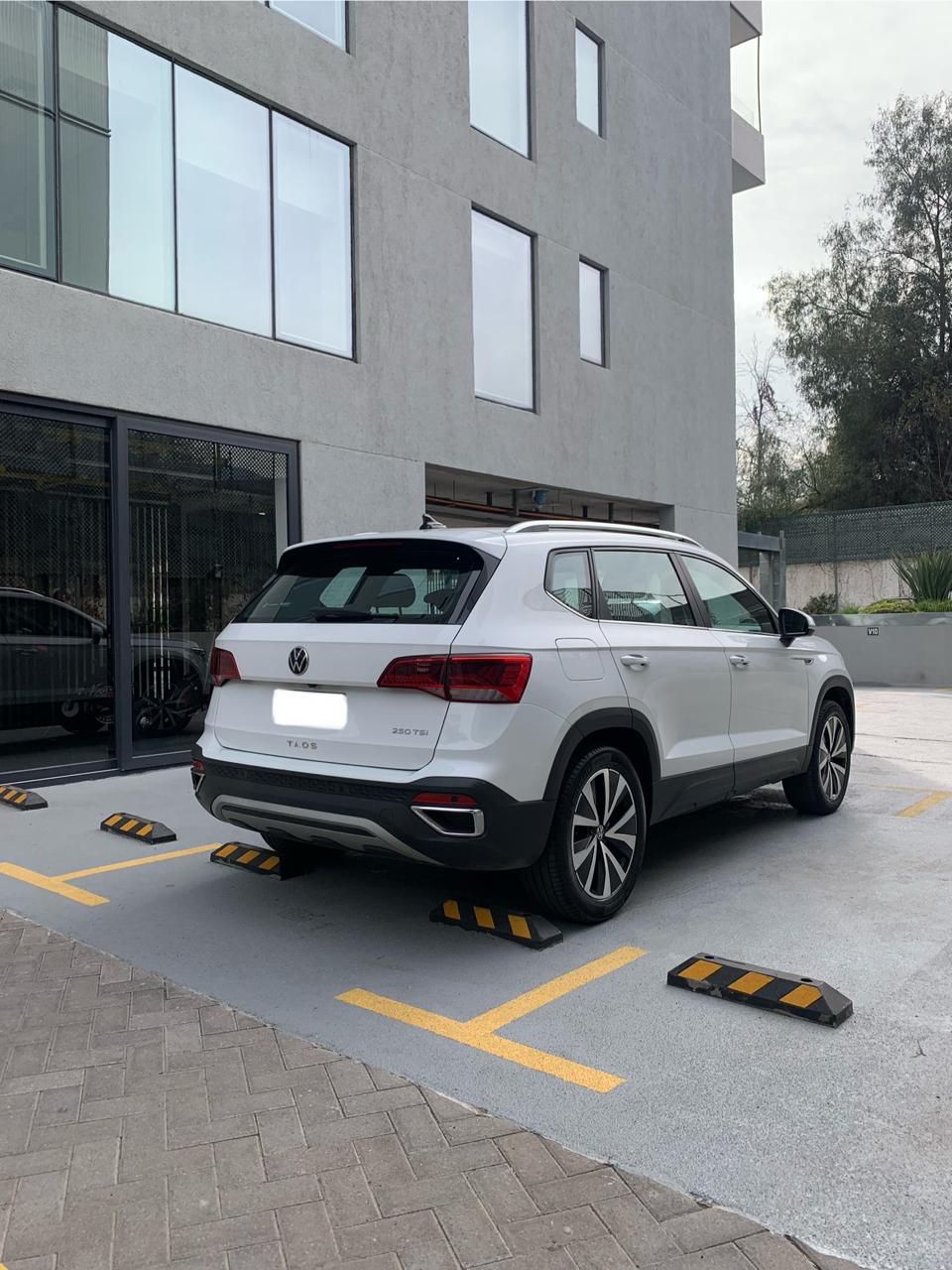 Volkswagen TAOS Highline 2023