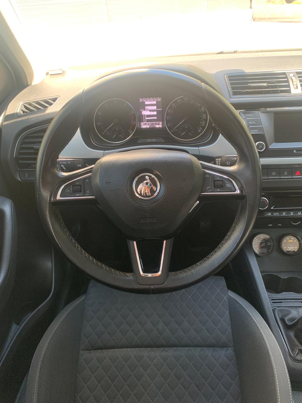Skoda Fabia 2017 Vehículo de aseguradora — pérdida NO grave