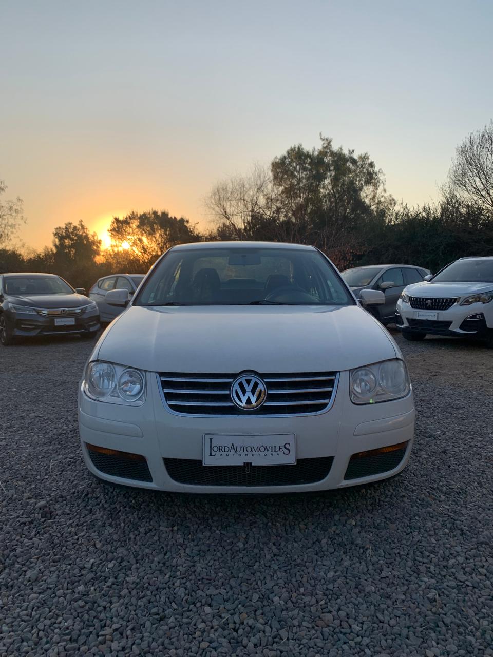 VOLKSWAGEN BORA 2.0 AUTOMÁTICO 2009
