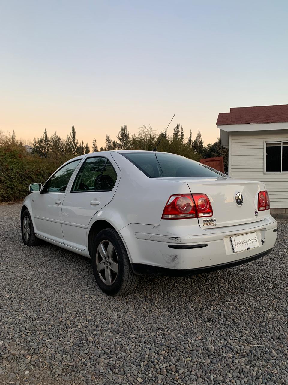 VOLKSWAGEN BORA 2.0 AUTOMÁTICO 2009
