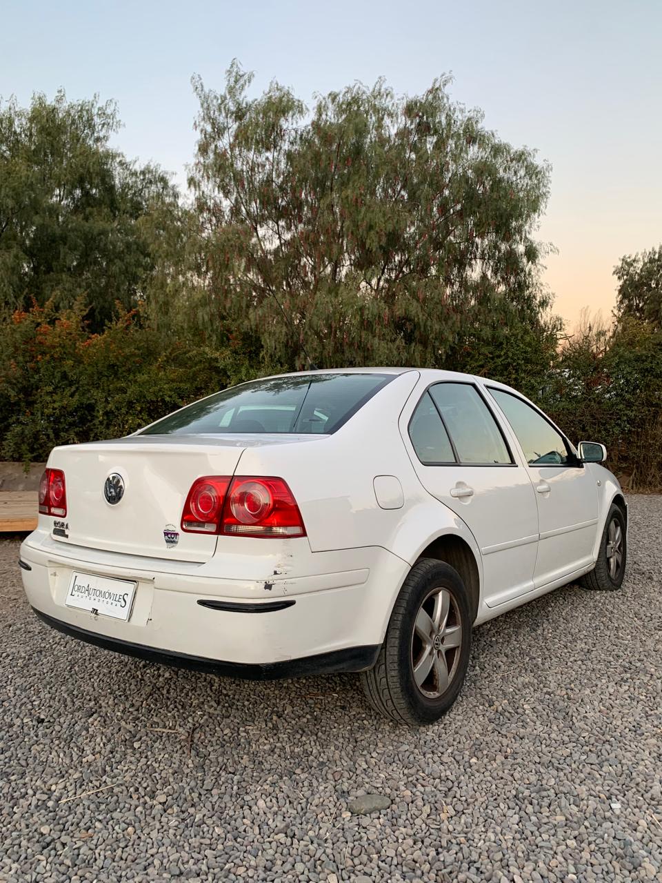 VOLKSWAGEN BORA 2.0 AUTOMÁTICO 2009