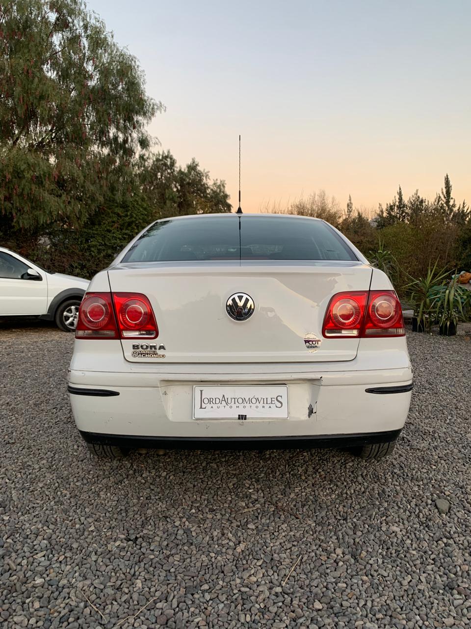 VOLKSWAGEN BORA 2.0 AUTOMÁTICO 2009